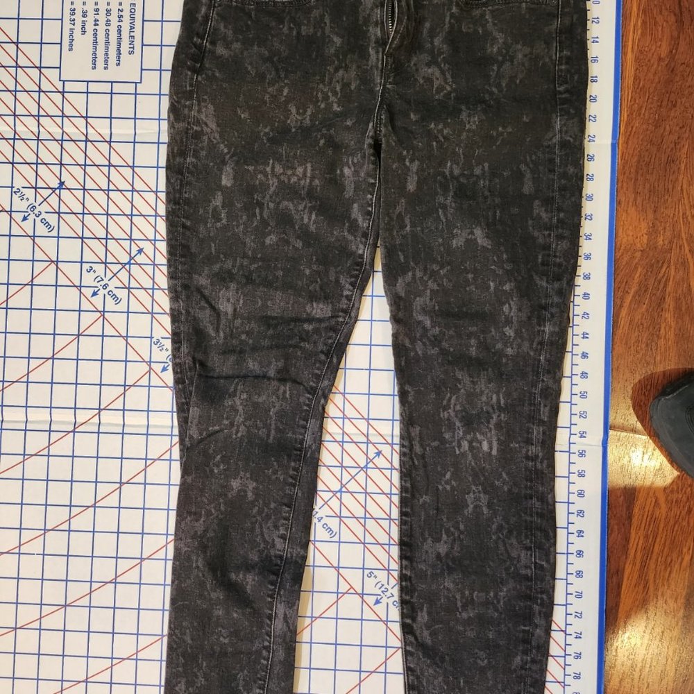 Vince Jeans, size 28 skinny jeans, black stonewash